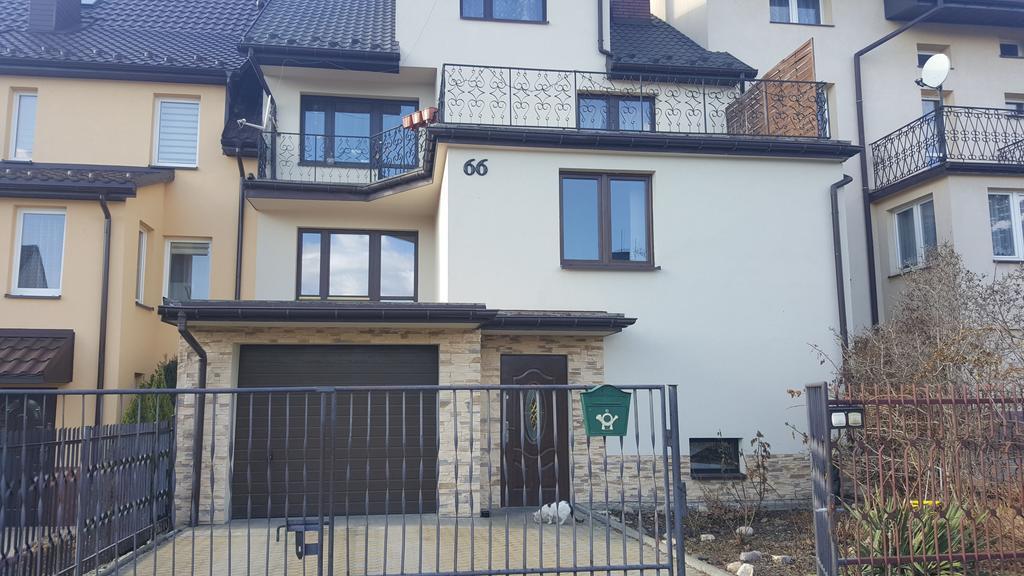 Pod Srebrna Roza Apartment Checiny  Ngoại thất bức ảnh