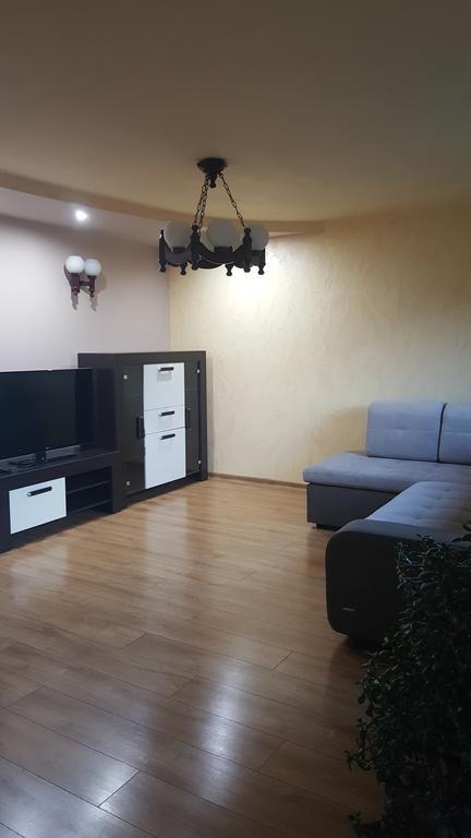 Pod Srebrna Roza Apartment Checiny  Ngoại thất bức ảnh
