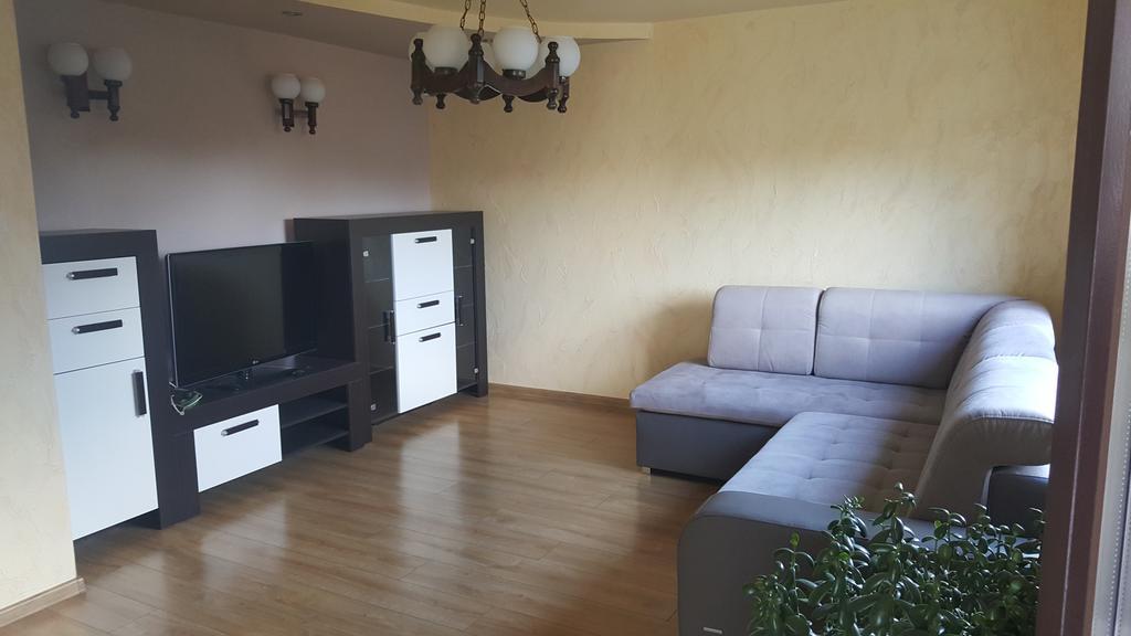 Pod Srebrna Roza Apartment Checiny  Ngoại thất bức ảnh