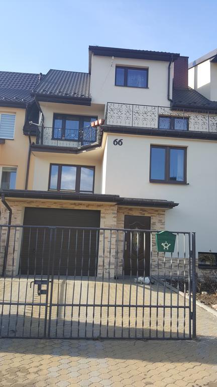 Pod Srebrna Roza Apartment Checiny  Ngoại thất bức ảnh