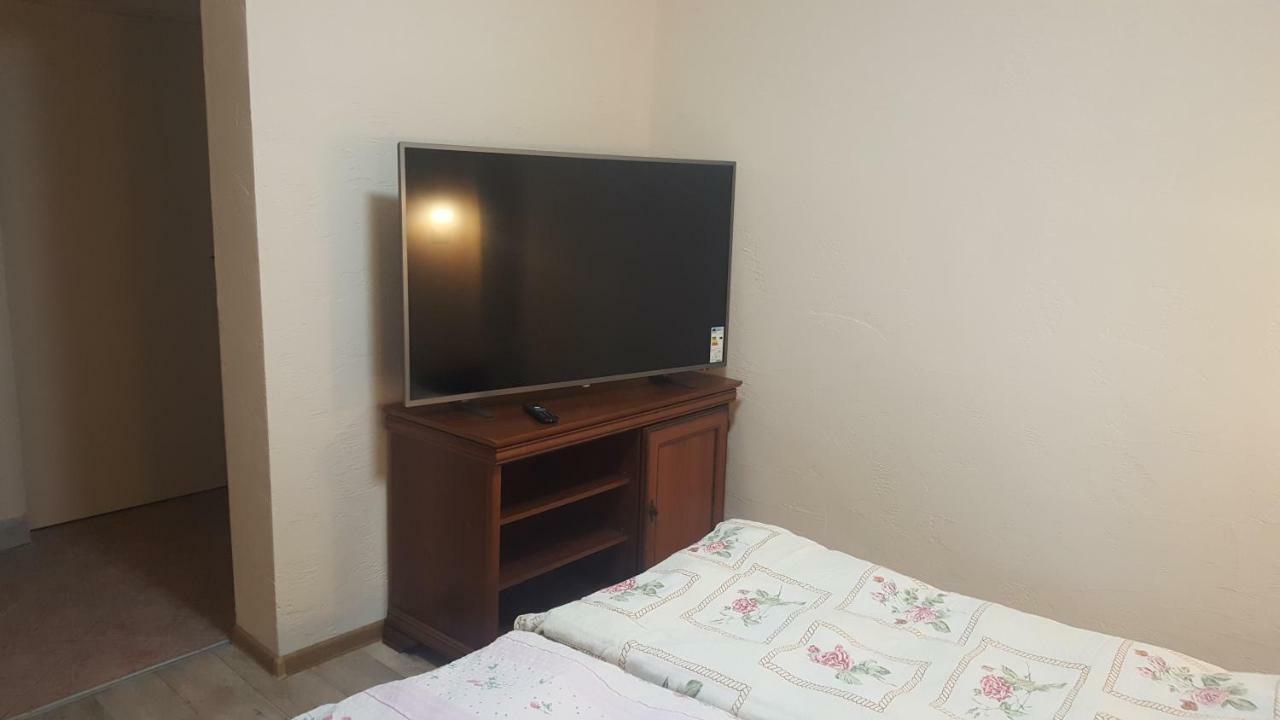 Pod Srebrna Roza Apartment Checiny  Ngoại thất bức ảnh